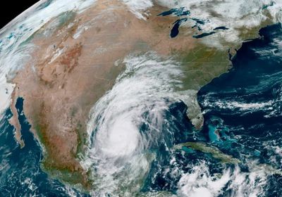 إعصار دلتا يوقف 92% من إنتاج النفط الأمريكي بخليج المكسيك