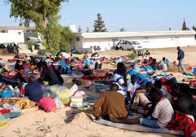 احتجاز 60 مهاجرًا في ظروف مروعة على أيدي مليشيا الوفاق بليبيا