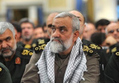 مسؤول إيراني بالحرس الثوري يسخر من أمريكا