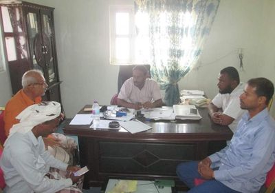 إزالة معوقات مشروع سفلتة الخط البحري بالشحر