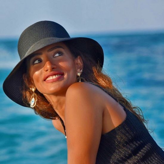 زينة تفتح صندوق زكرياتها وتشارك جمهورها بهذه الصور