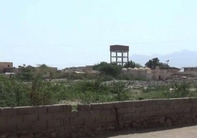مليشيا الحوثي تقصف مساكن الأهالي في حيس