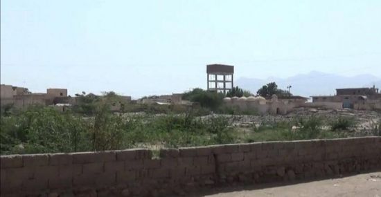 مليشيا الحوثي تقصف مساكن الأهالي في حيس