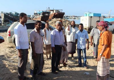 توجيهات بإزالة معوقات مشروع سفلتة الخط البحري بالشحر