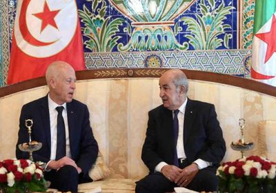  الرئيس التونسي يبحث مع نظيره الجزائري العلاقات الثنائية بين البلدين