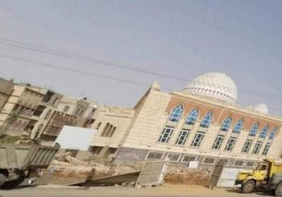 مليشيا الحوثي تقيم مشروعًا تجاريًا في فناء مسجد بصنعاء