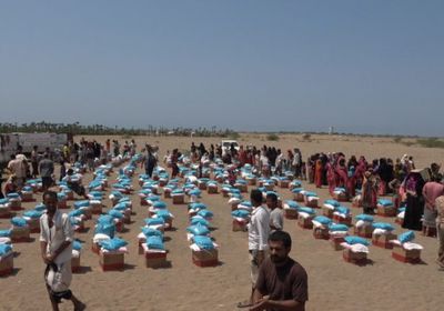 "هلال الإمارات" يغيث 350 أسرة نازحة في الخوخة