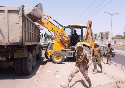 بالصور.. تواصل حملة رفع الحواجز الأمنية في العاصمة عدن