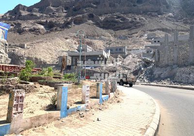 بالصور.. تواصل أعمال إزالة مخالفات البناء بعقبة المعلا