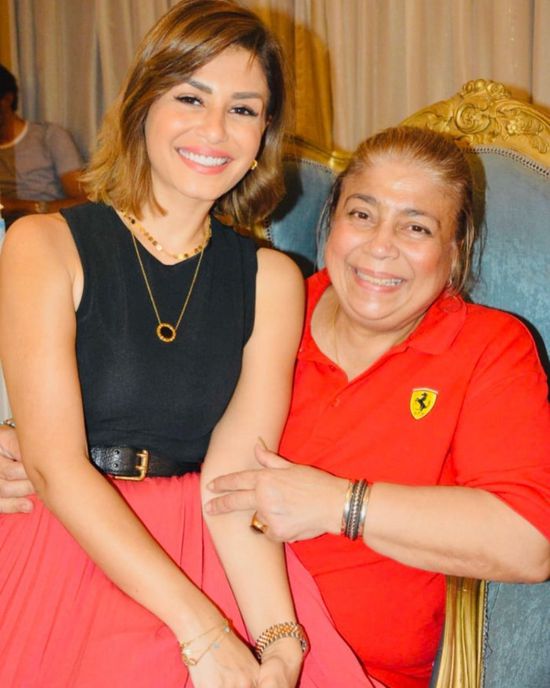 بعد مرضها.. منة فضالي توجه رسالة حب لوالدتها