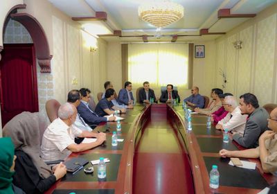 محافظ عدن و"الطيران المدني" يبحثان تطوير مطار العاصمة (صور)