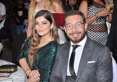 بالفيديو.. أحمد زاهر ينفعل على أحد المعجبين بسبب ابنته ليلى