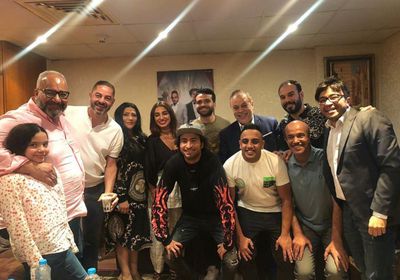 روجينا وأشرف زكي في ضيافة فريق عمل مسرحية "صباحية مباركة"