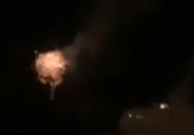 الألعاب النارية تغطي سماء عدن احتفالا بذكرى "14 أكتوبر"