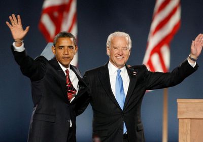 أوباما يحث الناخبين على انتخاب بايدن