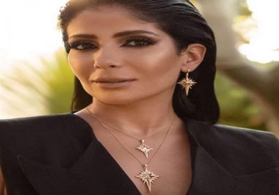 مهرجان القاهرة يمنح منى زكي جائزة فاتن حمامة للتميز