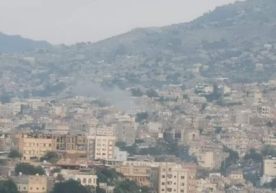 مدفعية الحوثي تقتل امرأة وتصيب طفلة بجروح شرق تعز