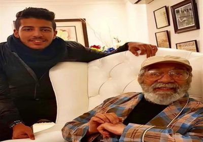 "في الجنة ياحبيبي".. حفيد محمود ياسين ينعيه بكلمات مؤثرة