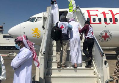 طائرة أسرى تغادر صنعاء إلى السعودية