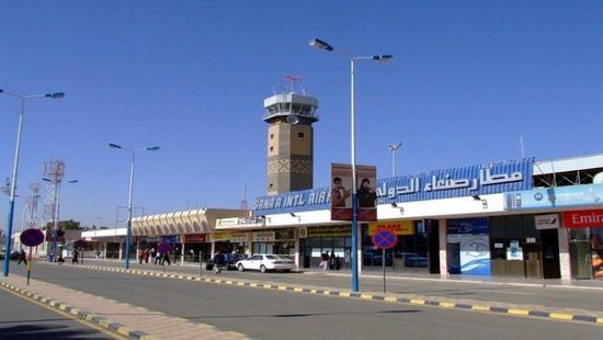 وصول طائرة أسرى مليشيا الحوثي إلى مطار صنعاء