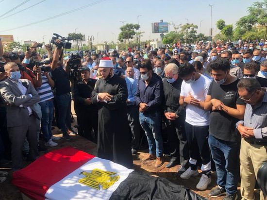 نجوم الفن يشاركون في جنازة محمود ياسين (صور)