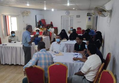 في ندوة بالمكلا.. تحذيرات من مخاطر المخلفات الإلكترونية