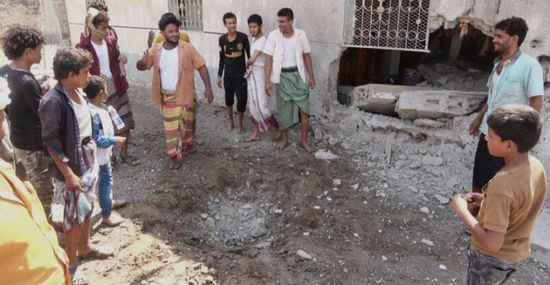 قصف حوثي يخلف أضرارًا جسيمة بمنازل حيس