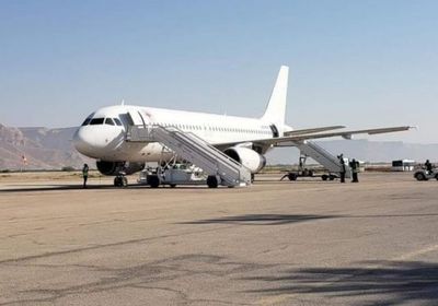 طائرة أسرى القوات المشتركة تغادر صنعاء