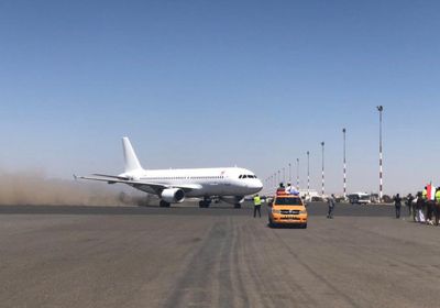 قادمين من عدن.. وصول 101 أسيرًا حوثيًا لصنعاء