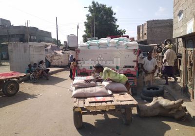 الأسواق بلا رقابة.. الغلاء "يجوع" بسطاء أبين