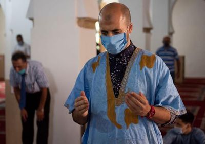 المصلون في المغرب يحتفون بأول جمعة بعد عودة فتح المساجد
