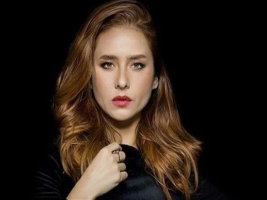 نيللي كريم تنهار بالبكاء على الهواء لهذا السبب (فيديو)