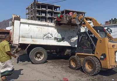 تمديد حملات النظافة في مديرية البريقة (صور)