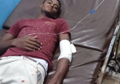 قناصة الحوثي تصيب مواطنًا بحيس