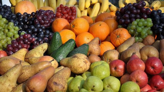 أسعار الخضروات والفواكه بأسواق العاصمة عدن اليوم الإثنين