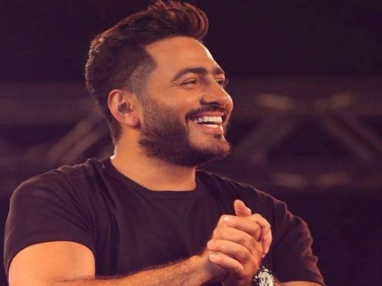 "مبطلناش احساس" لتامر حسني تقترب من 9 ملايين مشاهدة