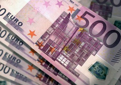 اليورو يتراجع بفعل تبدد آمال التوصل لحزمة تحفيز لمساعدة متضرري كورونا