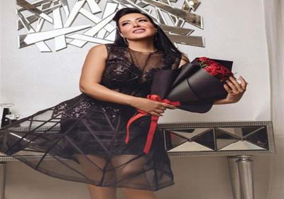 سمية الخشاب تغني في حفل عيد ميلادها (فيديو)