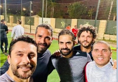 أمير كرارة وطعيمة في مباراة ودية مع حسام غالي ومحمد زيدان (صور)