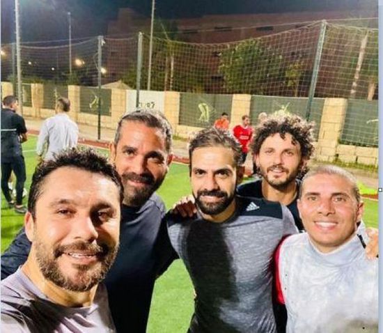 أمير كرارة وطعيمة في مباراة ودية مع حسام غالي ومحمد زيدان (صور)