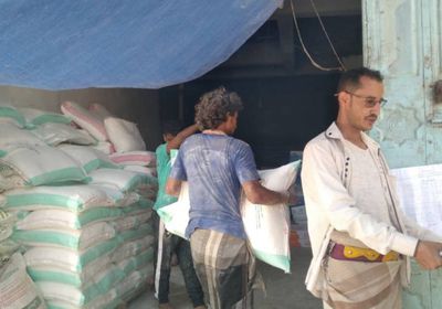 مساعدات غذائية لأسر "ثمير" و"الربوة" بردفان