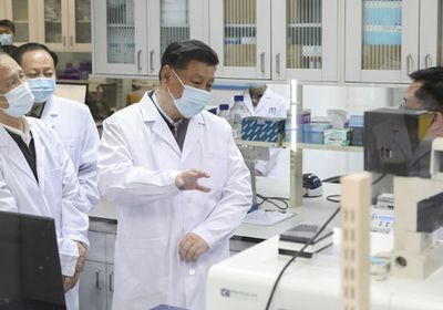 مستشار ترامب: الصين تسرق أبحاث لقاح كورونا من الغرب