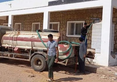 من خليفة الإنسانية.. صهاريج مياه تصل إلى غرب سقطرى