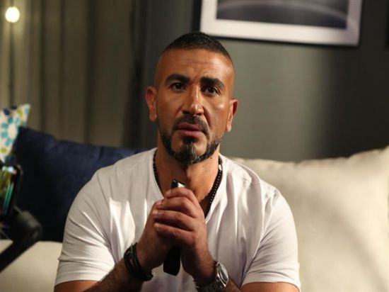 من داخل البحر.. أحمد سعد يستمتع بعطلته الصيفية (فيديو)