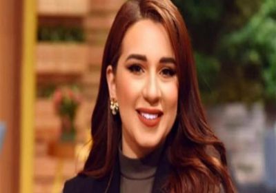 أسما شريف منير توجه رسالة لزوجة والدها