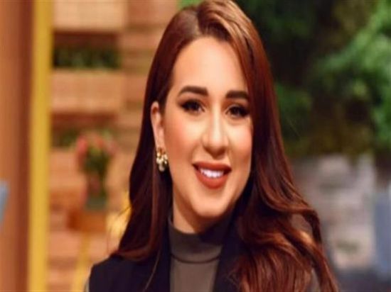 أسما شريف منير توجه رسالة لزوجة والدها