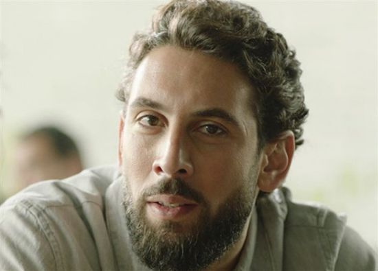 فنان مصري يعلن إصابته بفيروس كورونا