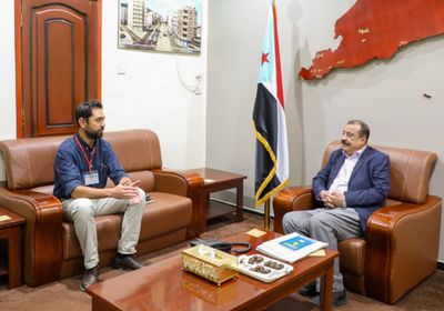 بن بريك يدعو إلى تعزيز الدعم الإغاثي للقطاع الصحي