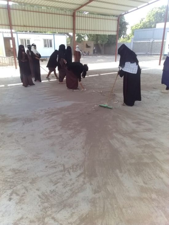 بمبادرة من طالباته.. حملة نظافة في مجمع الفتح بالمسيمير