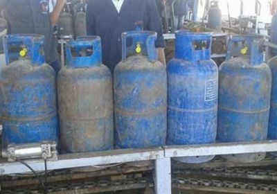 باللون الأحمر.. أسطوانات غاز للاستهلاك التجاري بالشيخ عثمان